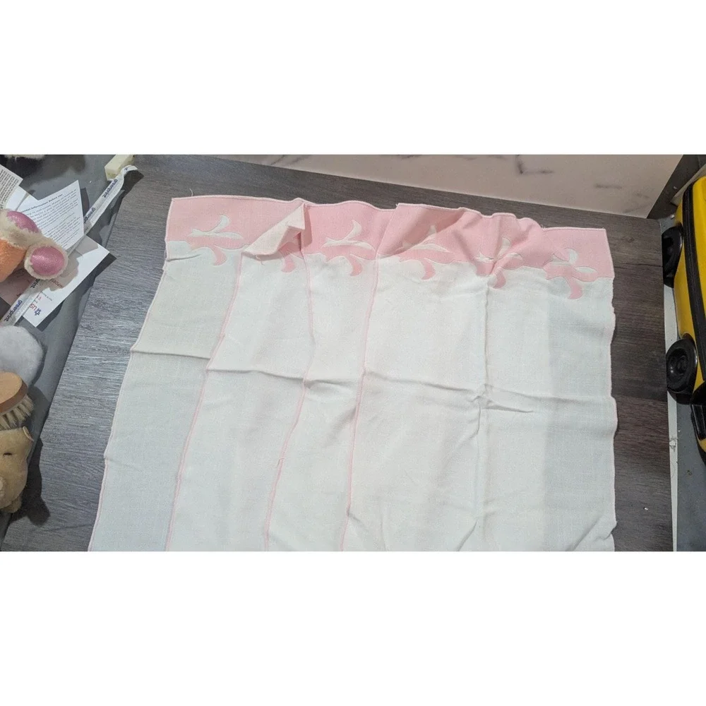 Pink & White Table Napkins Fleur-De-Lis Cutout Design Linen Blend 15x10 Set Of 4